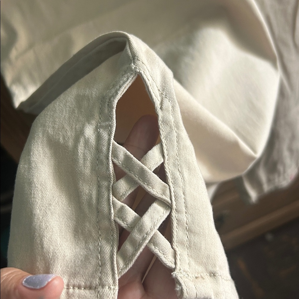 Capris - Picture 3 of 4